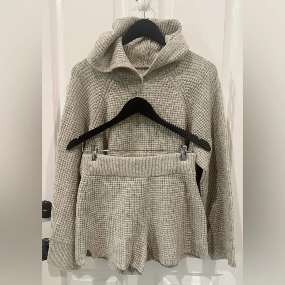 Abercrombie & Fitch Lounge Waffle Sweater shorts SET small EUC SUPER SOFT - Picture 7 of 12